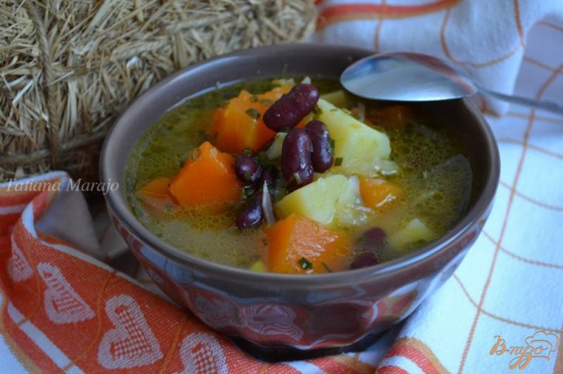 Фото приготовление рецепта: Суп из белокочанной капусты с кусочками тыквы шаг №7