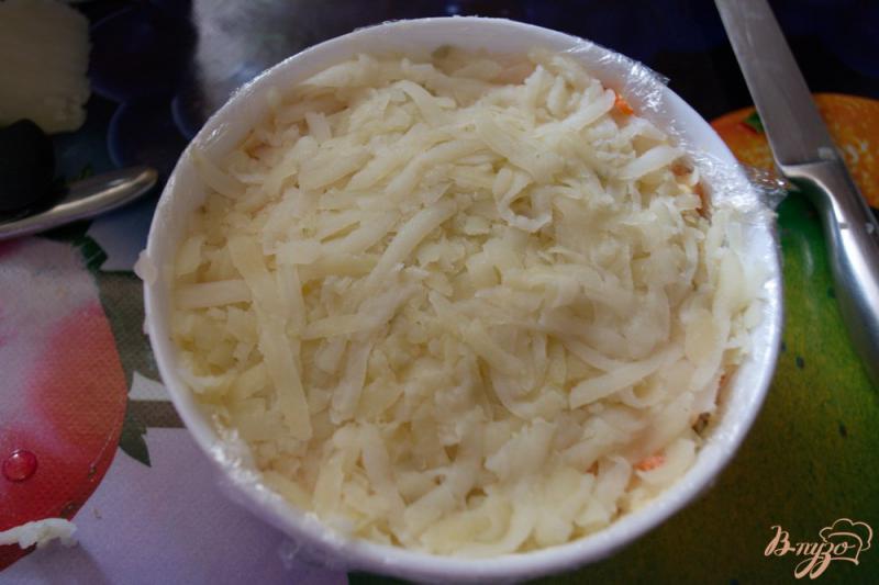 Фото приготовление рецепта: Салат Лесная полянка с корейской морковкой шаг №6