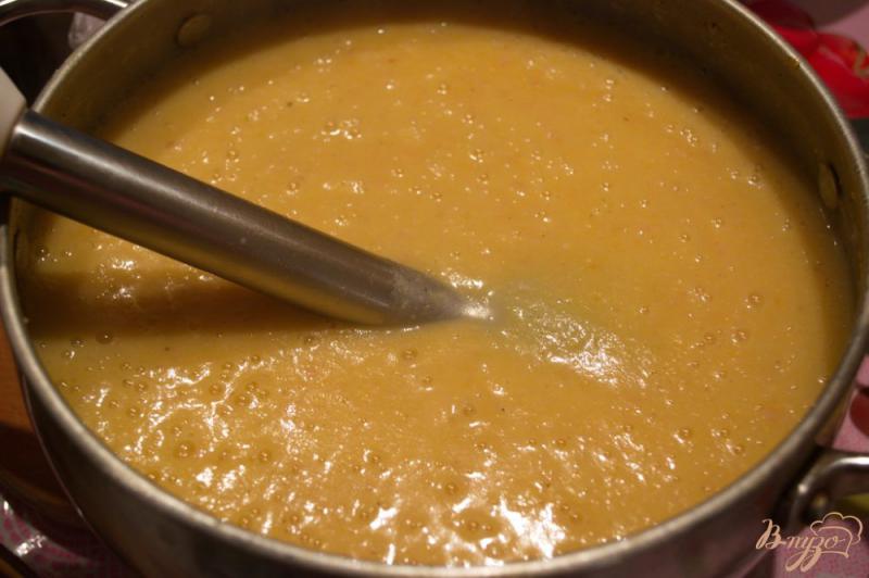 Фото приготовление рецепта: Гороховый суп-пюре  с беконом шаг №7