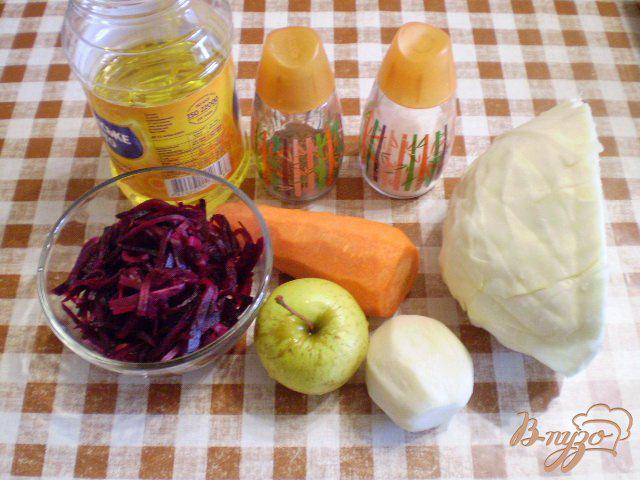 Фото приготовление рецепта: Салат овощной с редькой и яблоком шаг №1