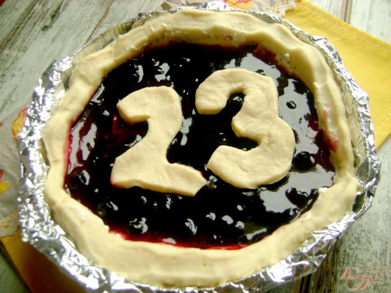 Фото приготовление рецепта: Творожно-черничный пирог на 23е февраля шаг №10