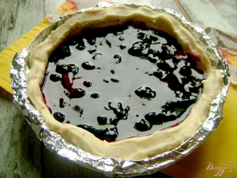 Фото приготовление рецепта: Творожно-черничный пирог на 23е февраля шаг №9