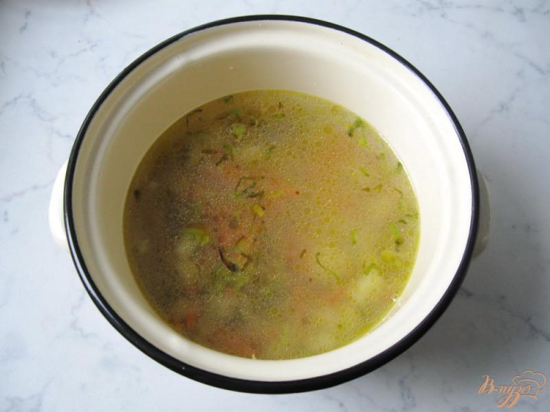 Фото приготовление рецепта: Картофельный суп с квашенной капустой шаг №6