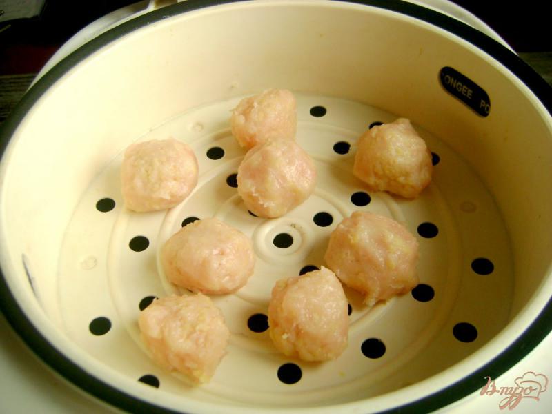 Фото приготовление рецепта: Паровые куриные ёжики с кускусом шаг №6