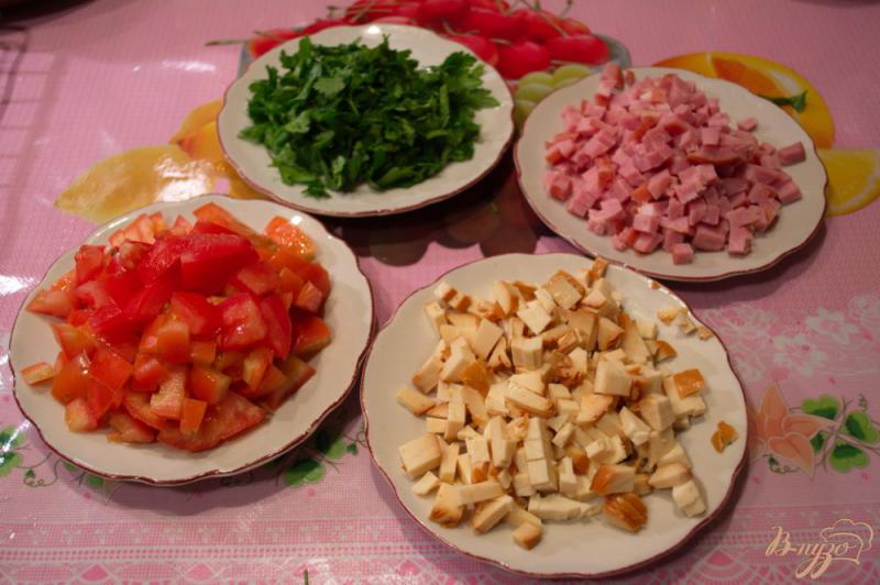 Фото приготовление рецепта: Салат с прикопченным вкусом шаг №1