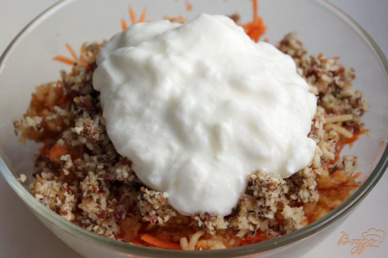 Фото приготовление рецепта: Салат с топинамбуром, сыром и морковкой шаг №6