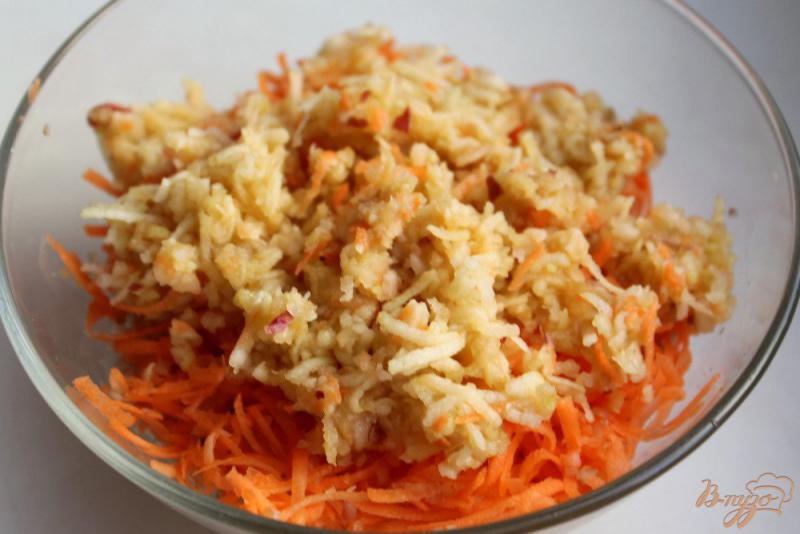 Фото приготовление рецепта: Салат с топинамбуром, сыром и морковкой шаг №4