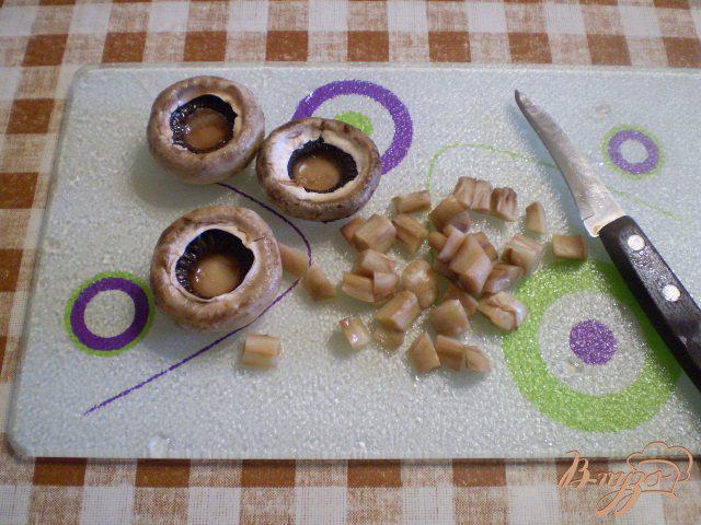 Фото приготовление рецепта: Грибы запеченные с луком и сыром шаг №2