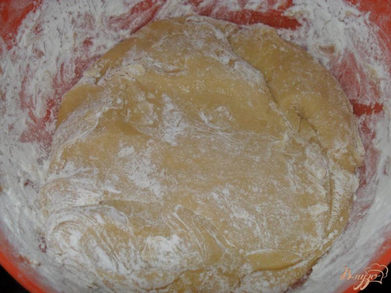 Фото приготовление рецепта: Медовик со сметанным кремом и фруктами. шаг №4