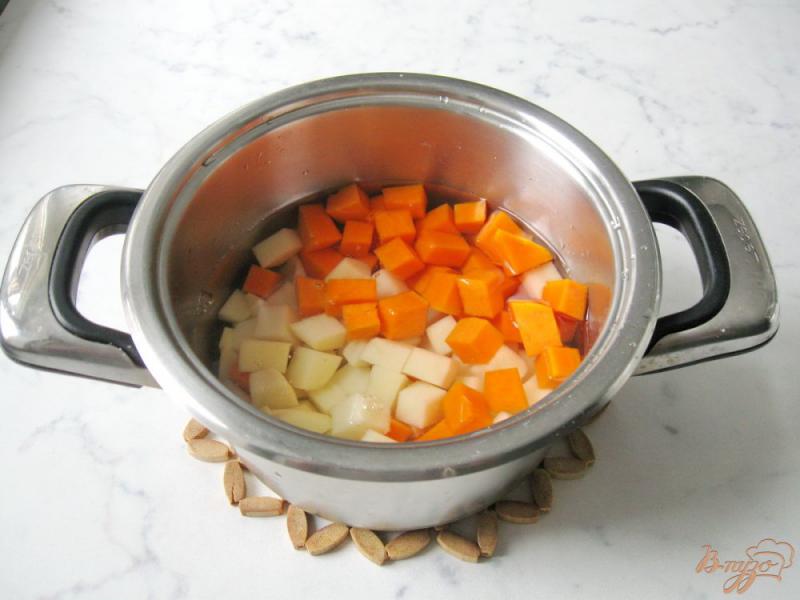 Фото приготовление рецепта: Суп с тыквой и красной чечевицей шаг №1