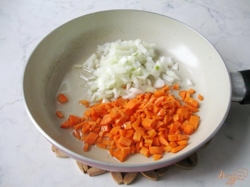 Фото приготовление рецепта: Суп с тыквой и красной чечевицей шаг №2