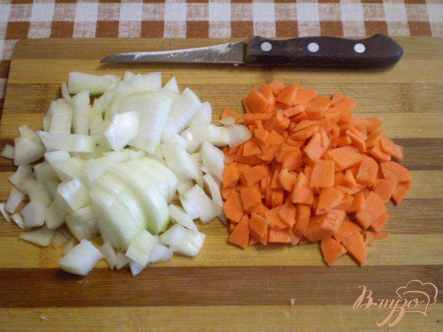 Фото приготовление рецепта: Картофель с грибами в мультиварке шаг №3