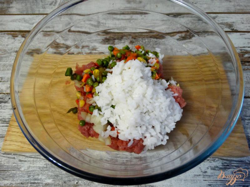 Фото приготовление рецепта: Тефтели по-мексикански в томатно-чесночном соусе шаг №6