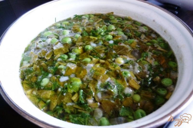 Фото приготовление рецепта: Суп с зеленым горошком и щавелем шаг №6