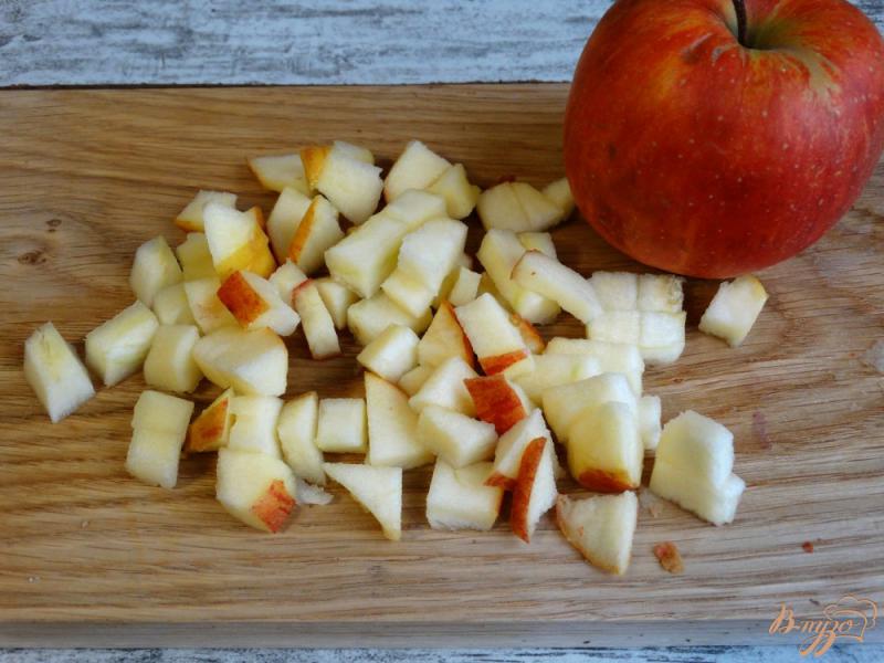 Фото приготовление рецепта: Яблочные ватрушки со штрейзелем шаг №8