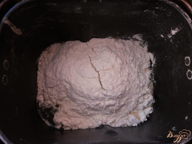 Фото приготовление рецепта: Дрожжевой хлеб с тмином в хлебопечке шаг №3