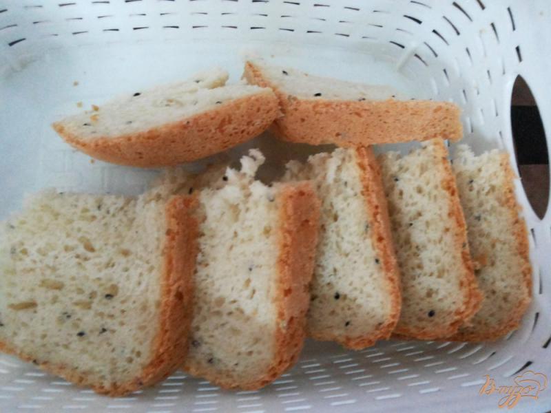 Фото приготовление рецепта: Дрожжевой хлеб с тмином в хлебопечке шаг №7