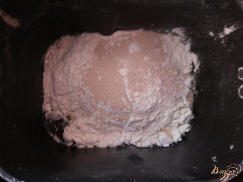 Фото приготовление рецепта: Дрожжевой хлеб с тмином в хлебопечке шаг №4