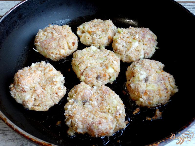 Фото приготовление рецепта: Ленивые голубцы со свининой, кускусом и грибами шаг №8