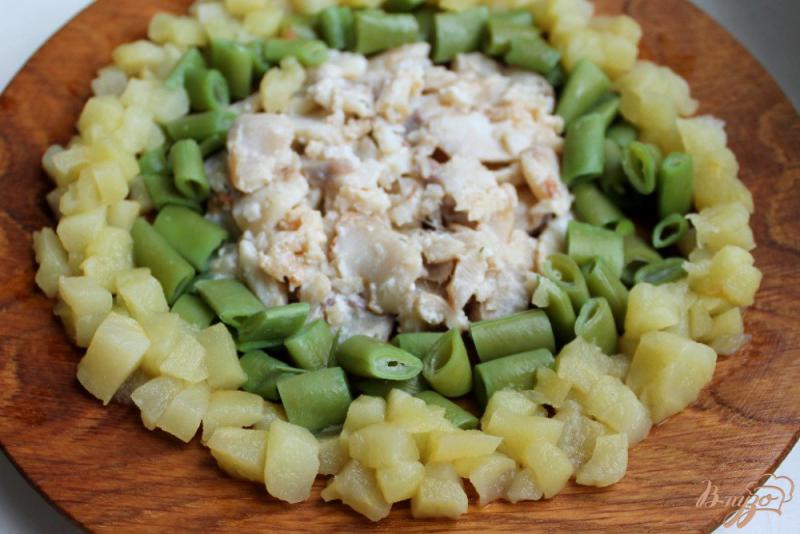 Фото приготовление рецепта: Рыбный салат с овощами на пару шаг №4