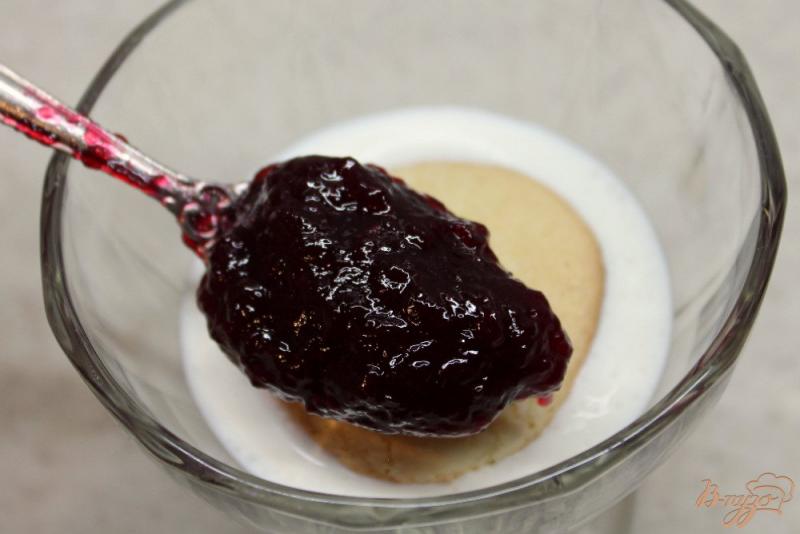 Фото приготовление рецепта: Творожный десерт с печеньем Савоярди шаг №6