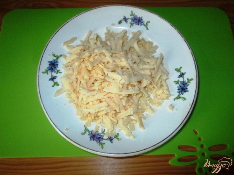 Фото приготовление рецепта: Салат с красной фасолью и сыром шаг №2
