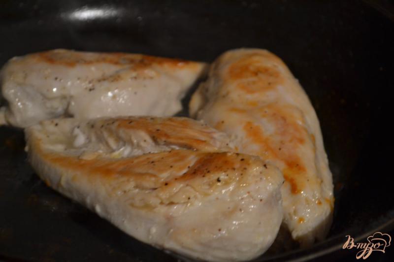 Фото приготовление рецепта: Куриные грудки в соусе из красного вина с малиной шаг №1