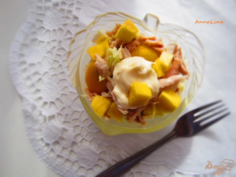 Фото приготовление рецепта: Салат с курицы и манго шаг №6