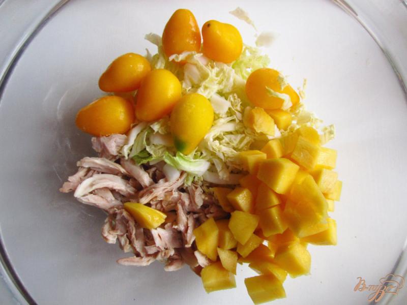 Фото приготовление рецепта: Салат с курицы и манго шаг №5