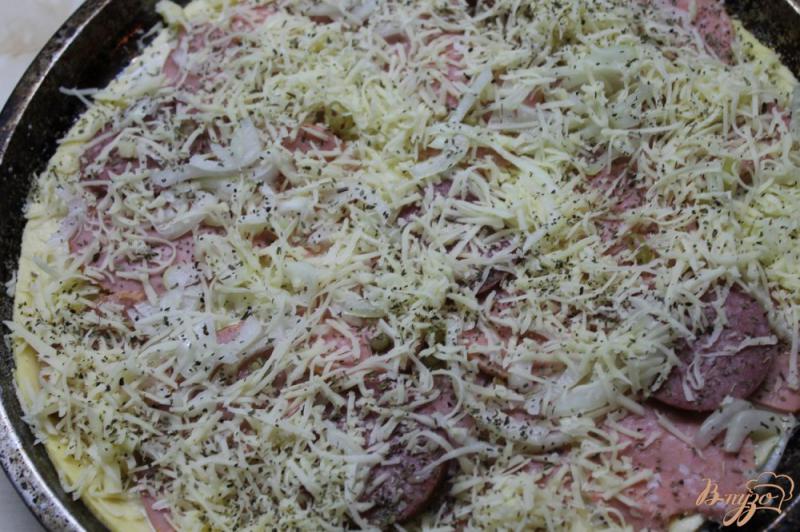 Фото приготовление рецепта: Пицца сливочно - мясная шаг №5