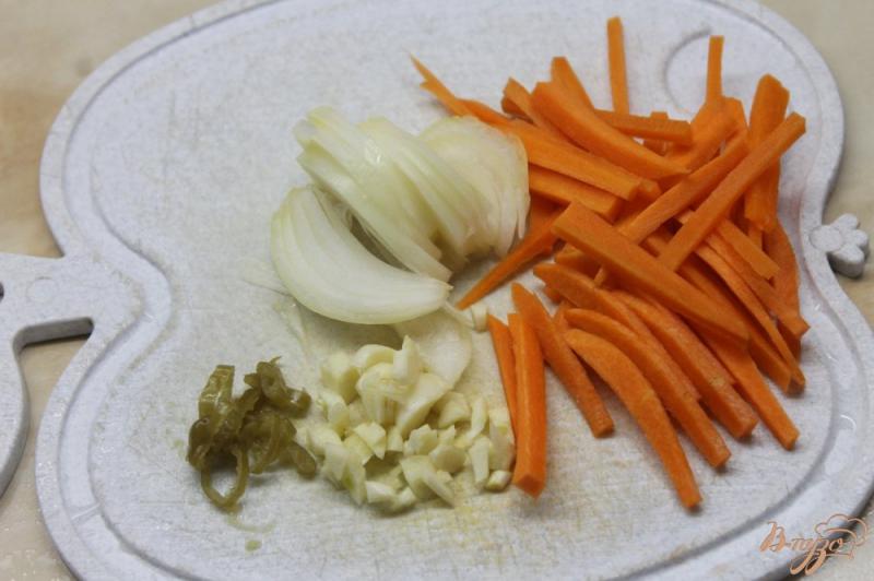Фото приготовление рецепта: Курица с перцем чили и овощами в соусе Терияки шаг №3