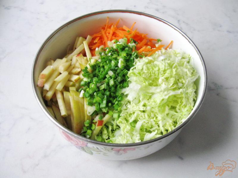 Фото приготовление рецепта: Салат из пекинской капусты с апельсиновой заливкой шаг №6