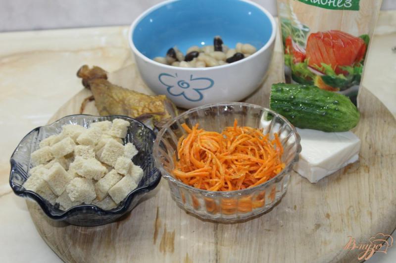 Фото приготовление рецепта: Салат с фасолью и копченым утиным окорочком шаг №1