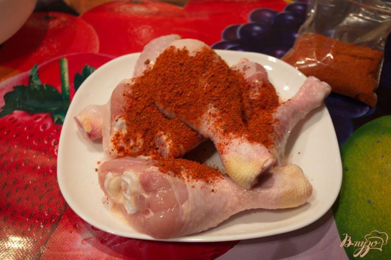 Фото приготовление рецепта: Куриные голени под сыром шаг №2
