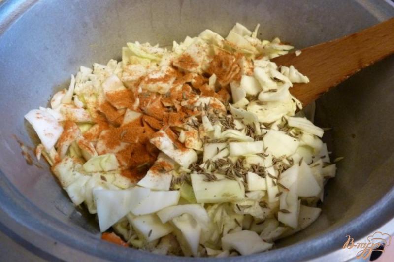 Фото приготовление рецепта: Рагу с капустой и фасолью шаг №4