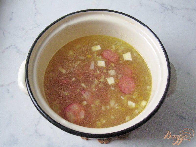 Фото приготовление рецепта: Суп с красной чечевицей и томатом шаг №4