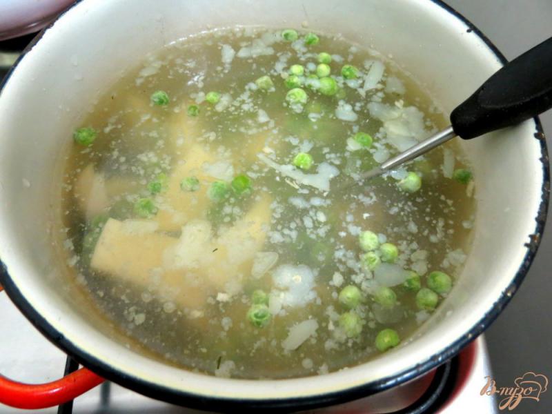 Фото приготовление рецепта: Суп пюре из горошка и шпината шаг №3
