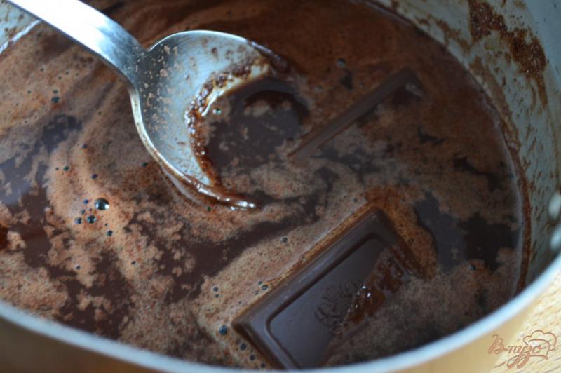 Фото приготовление рецепта: Шоколадный пирог с темным пивом Guinness шаг №2