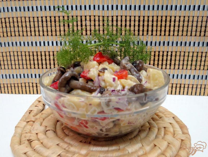 Фото приготовление рецепта: Салат с опятами и спаржевой фасолью шаг №6