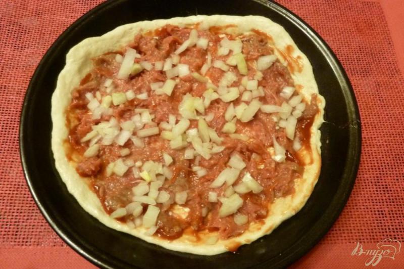 Фото приготовление рецепта: Пицца с куриным фаршем шаг №3