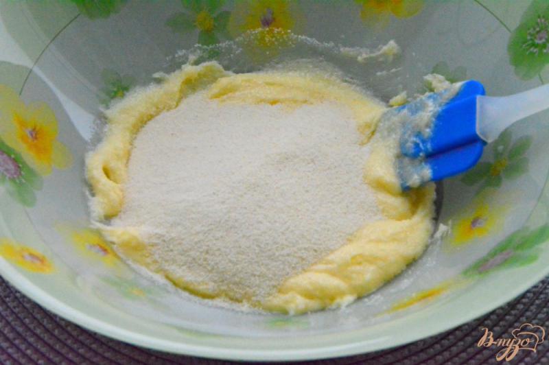 Фото приготовление рецепта: Песочное печенье с манкой шаг №2