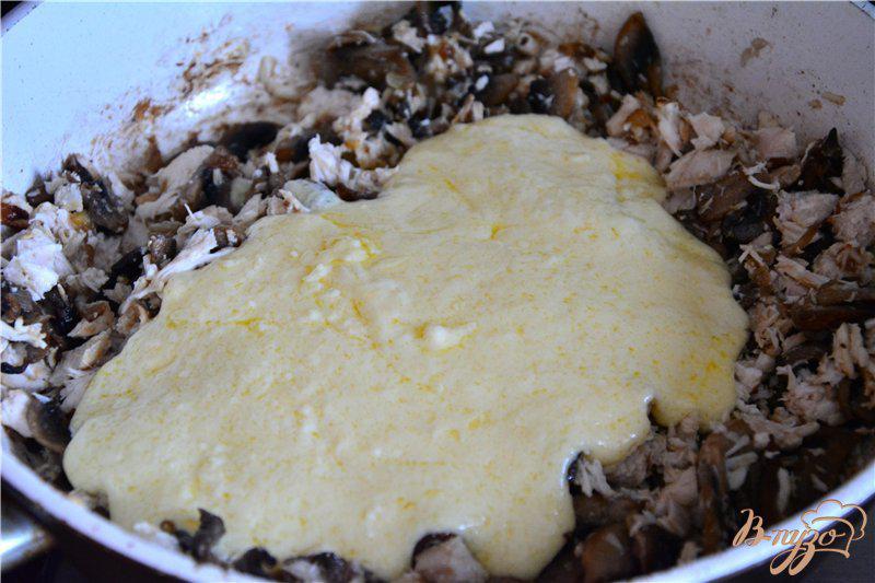 Фото приготовление рецепта: Запеченные блины с жульеном под сливочным соусом шаг №8