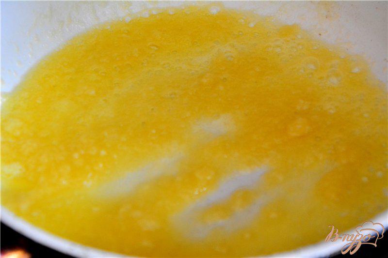 Фото приготовление рецепта: Запеченные блины с жульеном под сливочным соусом шаг №5
