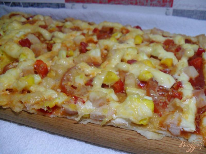 Фото приготовление рецепта: Пицца на слоенном тесте шаг №9