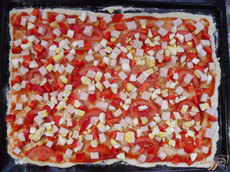 Фото приготовление рецепта: Пицца на слоенном тесте шаг №5