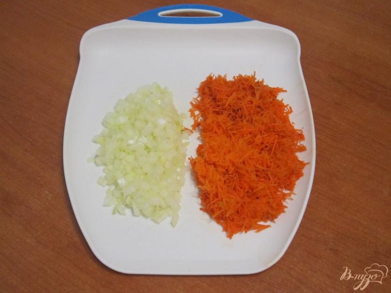 Фото приготовление рецепта: Капустный пирог с морковью шаг №2