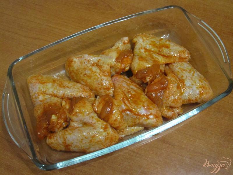 Фото приготовление рецепта: Запеченные куриные крылья шаг №5