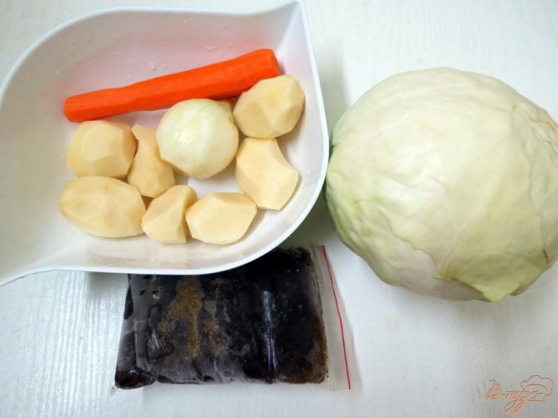 Фото приготовление рецепта: Щи со свежей капустой и грибами шаг №1