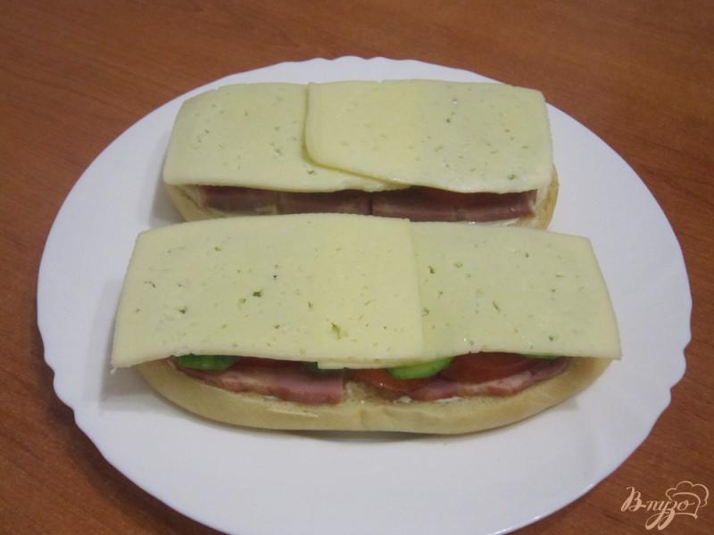 Фото приготовление рецепта: Сэндвичи с сыром и ветчиной шаг №5