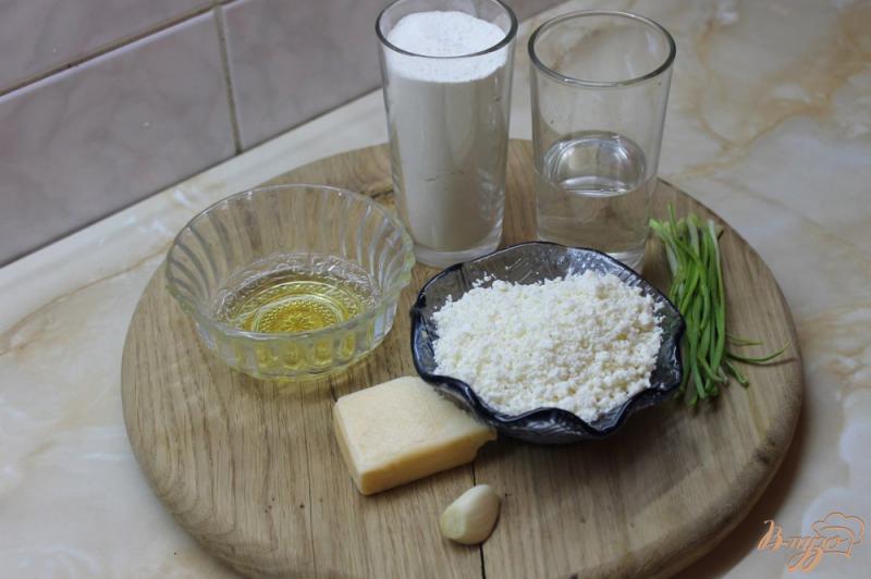Фото приготовление рецепта: Лепешка с творогом и российским сыром шаг №1